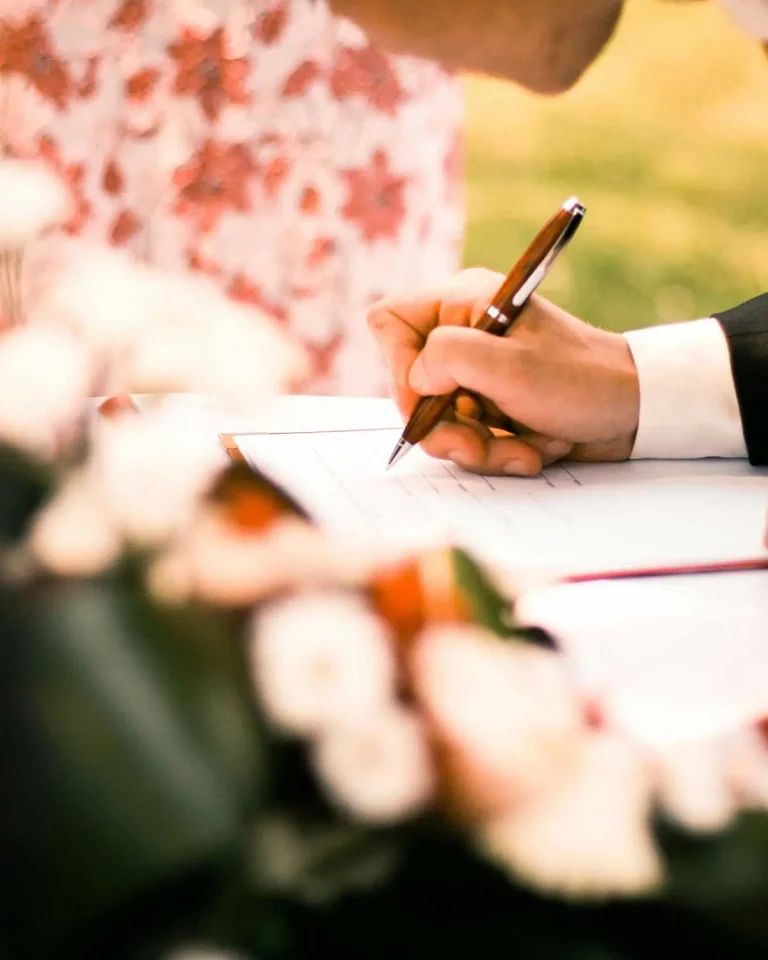 Salle de mariage : comment bien anticiper les formalités avant de signer votre contrat ?