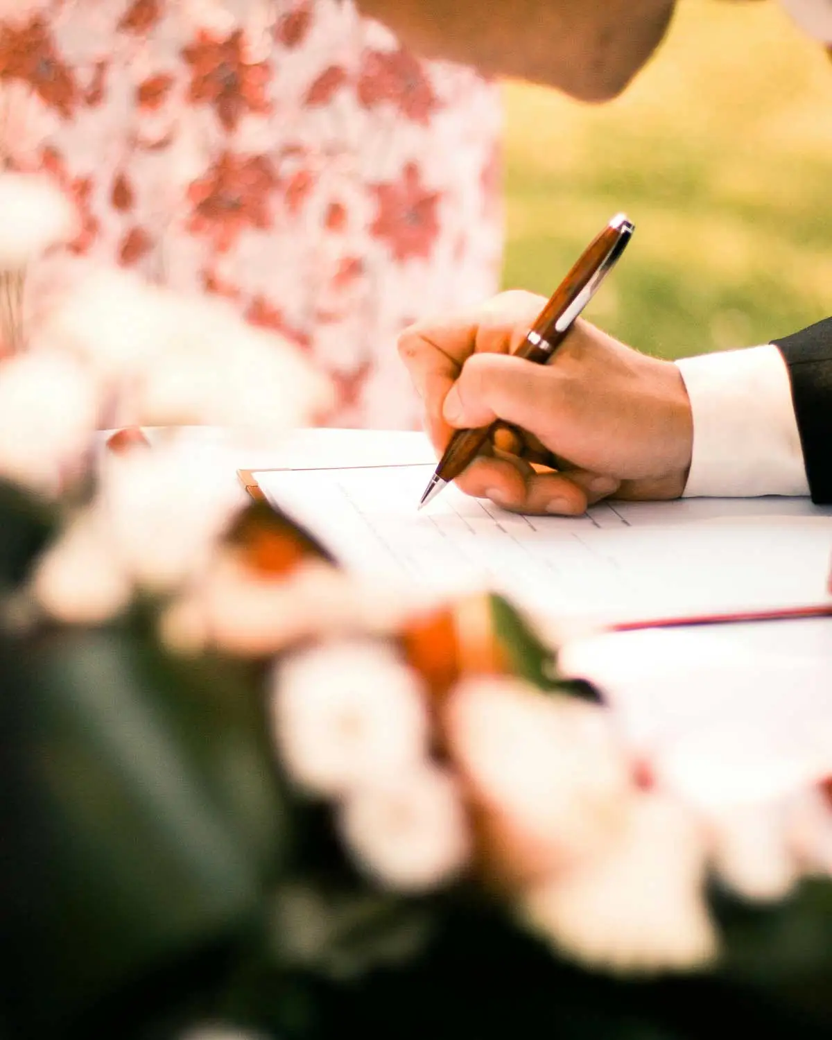 Salle de mariage : comment bien anticiper les formalités avant de signer votre contrat ?