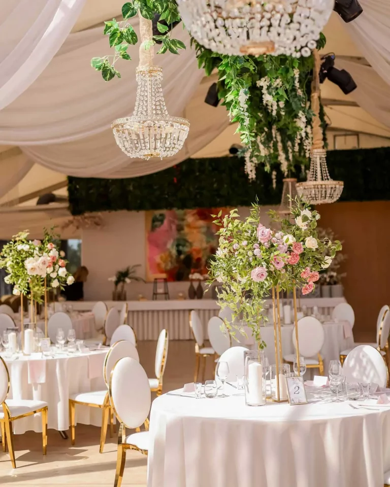 5 astuces pour aménager une salle de mariage conviviale et élégante